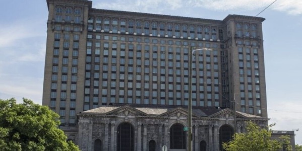À l’aide du reverse engineering, Ford aménage la Michigan Central Station